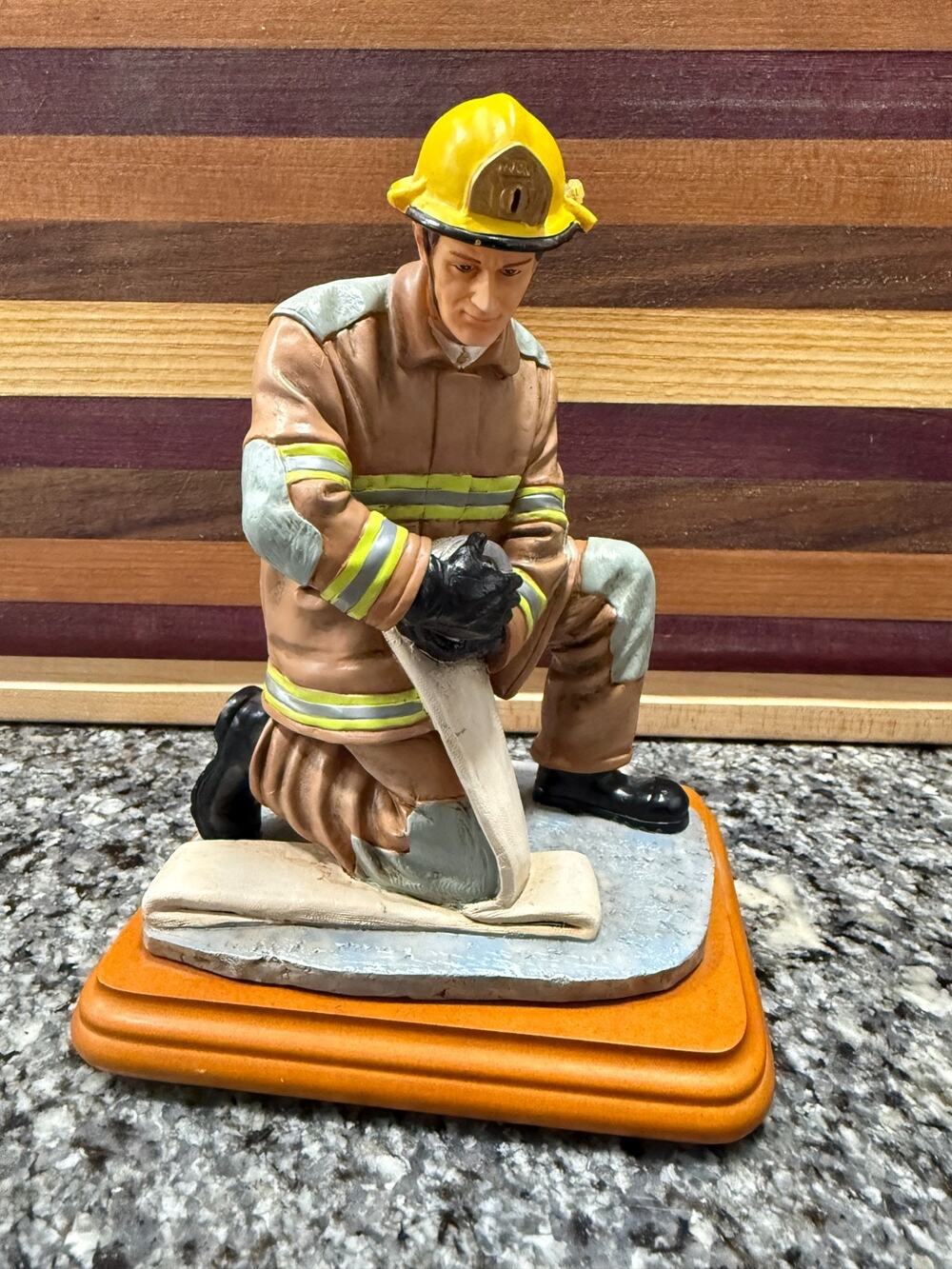 Vanmark Red Hats of Courage Getting Water FM88325 Firefighter Figurine 1/0978
